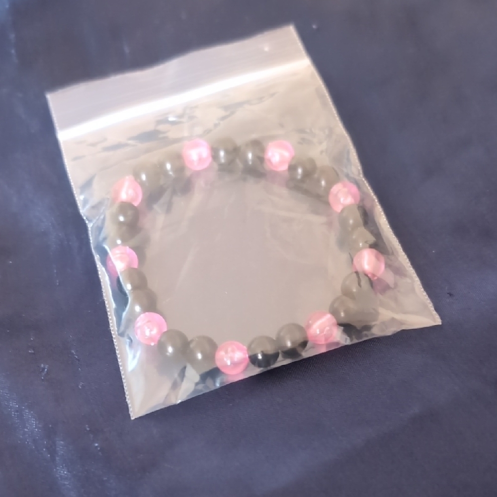 Elegant Pink and Black handmade Beaded Bracelet - Picture 4 of 5